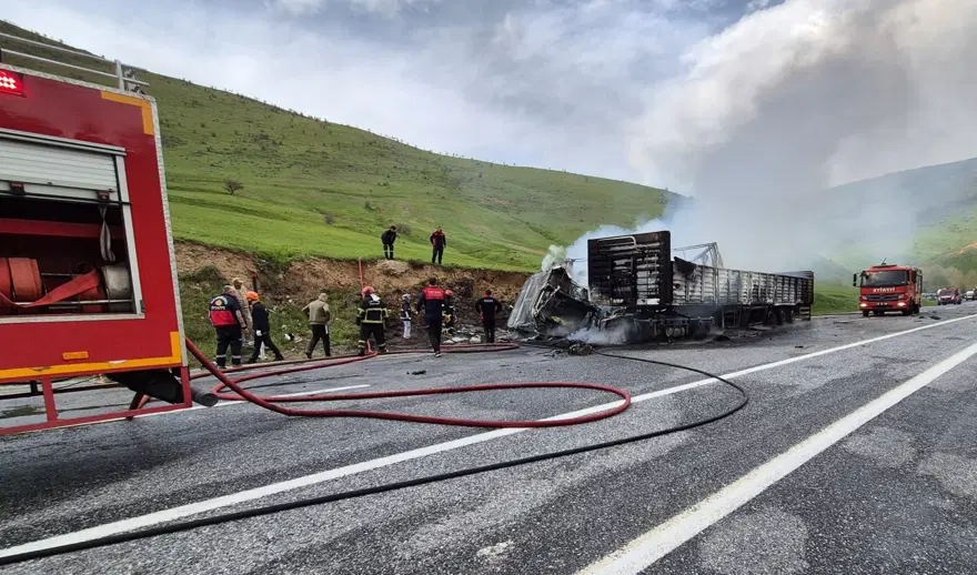 Bitlis'te feci kaza. İki sürücü de hayatını kaybetti 