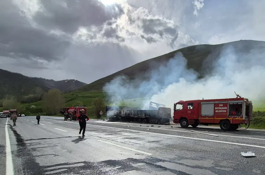 Bitlis'te feci kaza. İki sürücü de hayatını kaybetti 2
