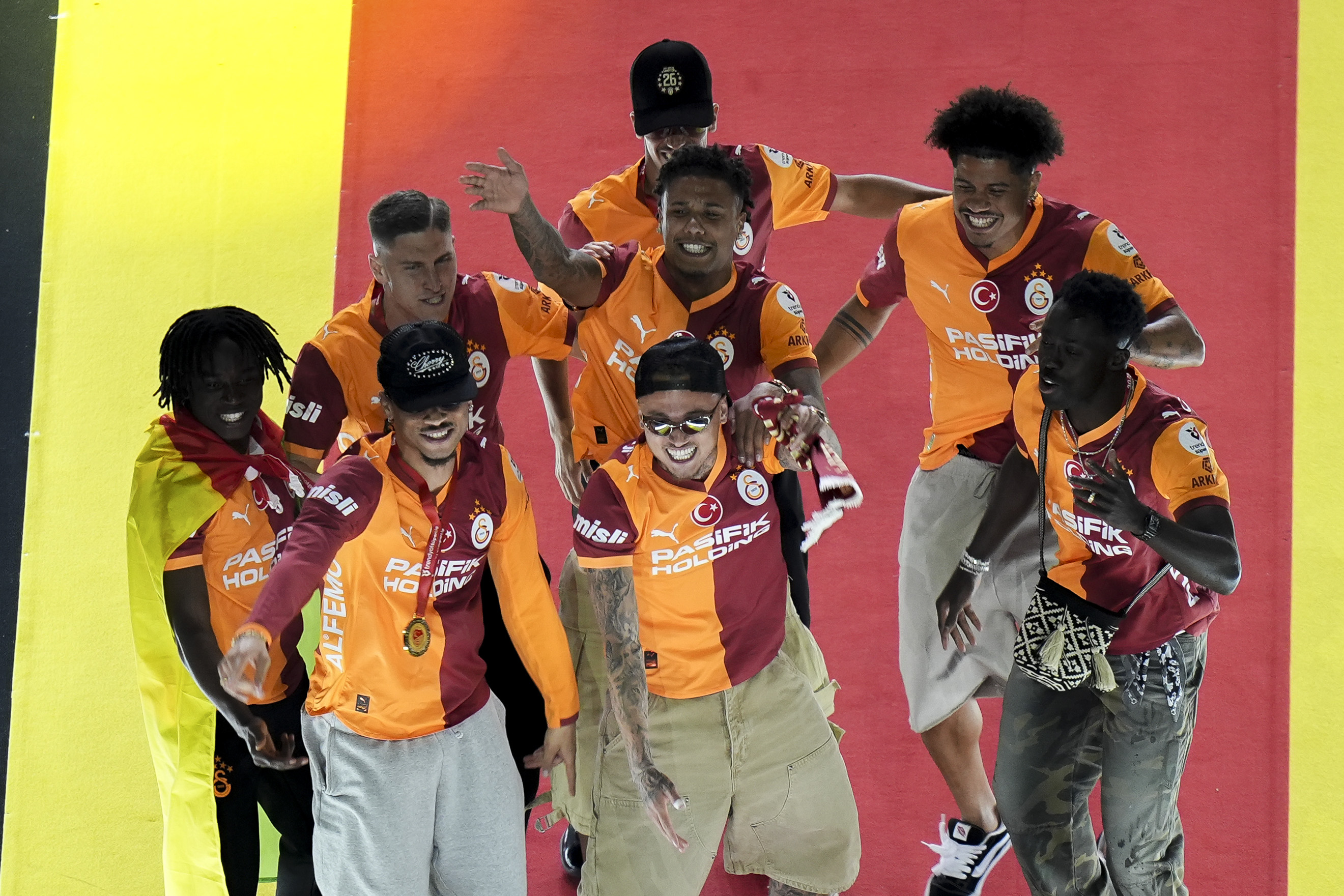 Galatasaray'da üç yıldıza veda. Kasımpaşa maçında son kez sahaya çıktı