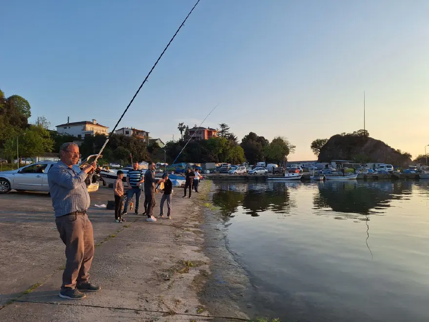 Kimi paçaları sıvadı, kimi tekneden avladı "1 saatte 5 kilo tuttum" 