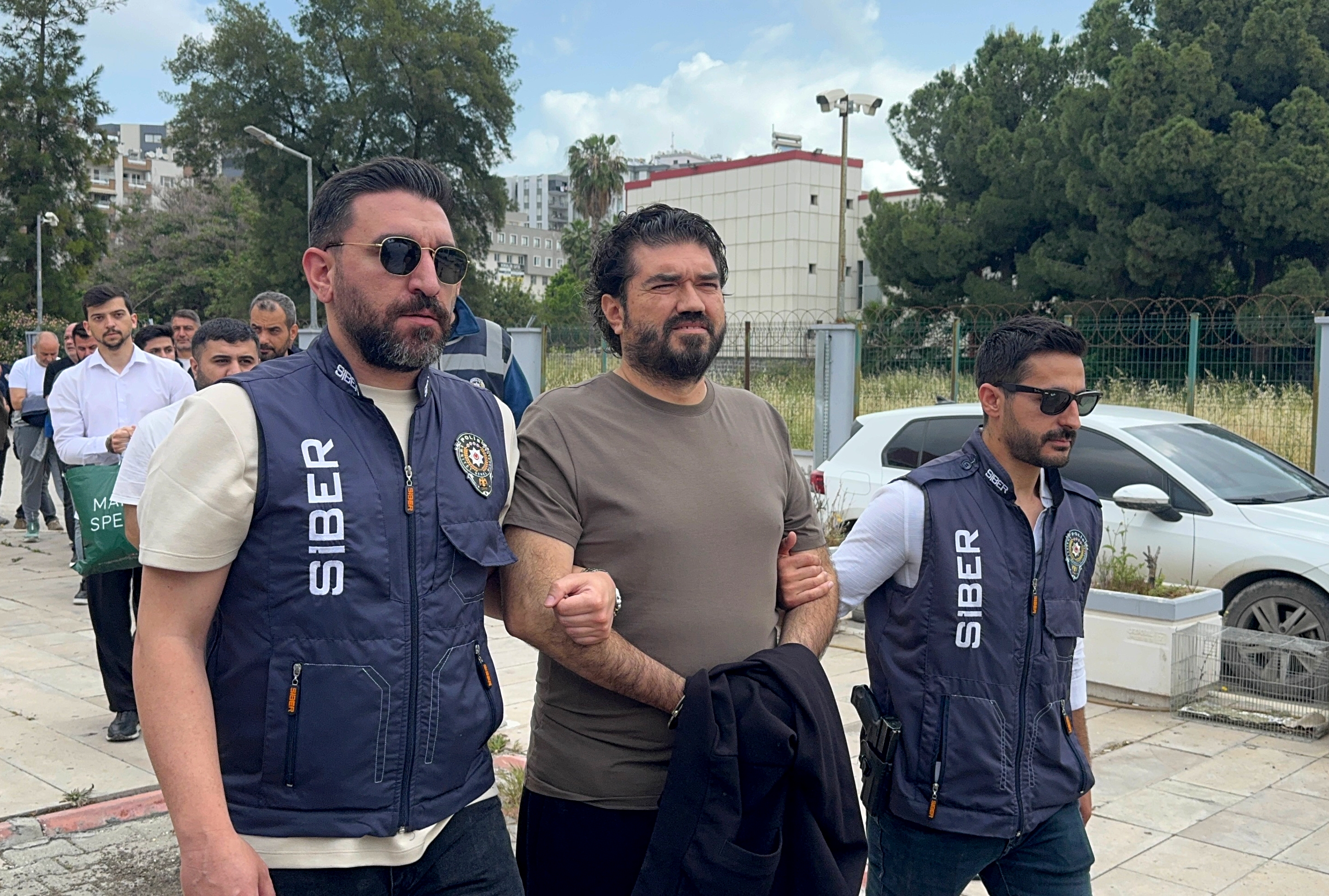 Rasim Ozan Kütahyalı neyle suçlandı, ne yanıt verdi?