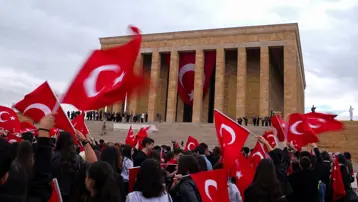 İlk adımın 107'nci yılı. 81 ilden gençler Anıtkabir'e koştu