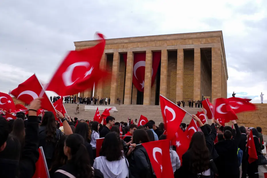 İlk adımın 107'nci yılı. 81 ilden gençler Anıtkabir'e koştu
