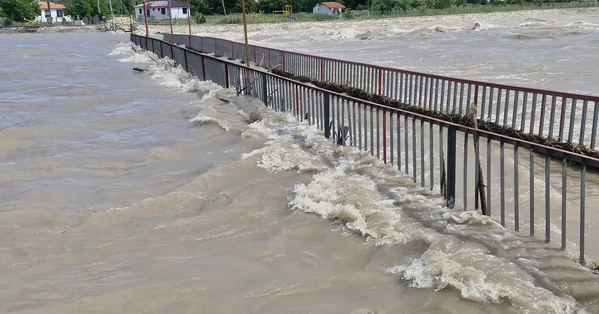 Almus Barajı ağzına kadar doldu. Bölgede taşkın tahliyesi başladı