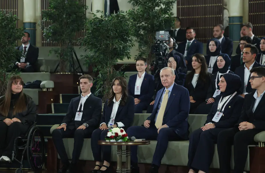 Beştepe'de gençlerle buluşma. Cumhurbaşkanı Erdoğan: Sosyal medya en büyük sorun