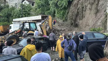 Hatay'da heyelan. 1 kişi öldü, 1 kişi göçük altında    