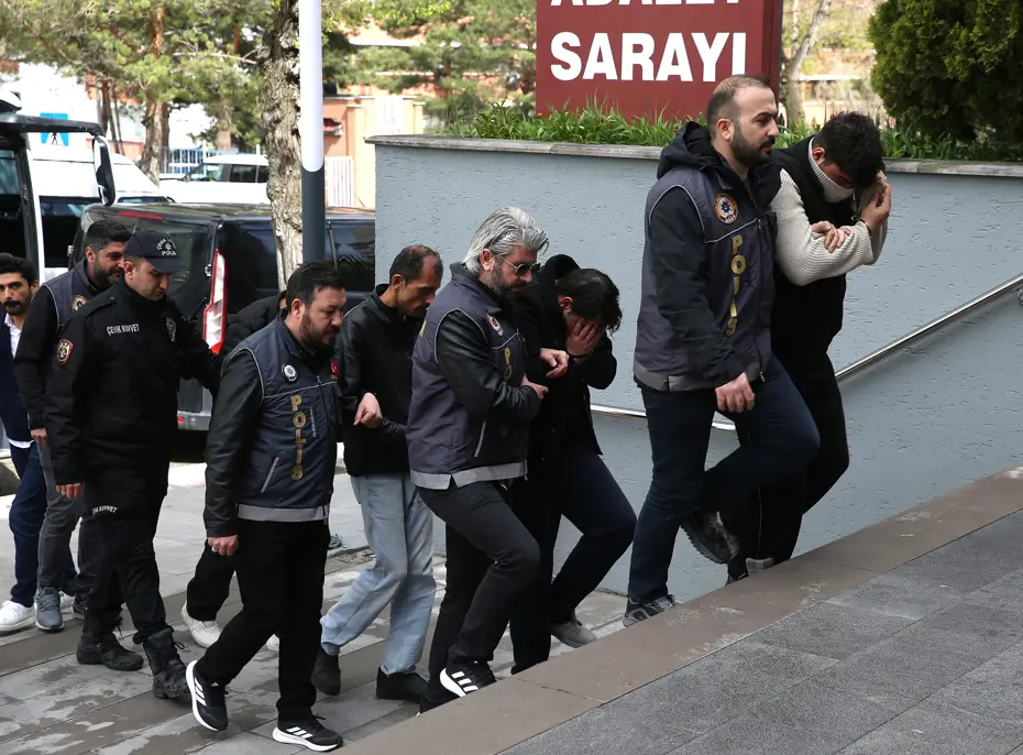 SMS'le gelen tuzağa düştüler! 19 milyonluk vurguna 23 gözaltı