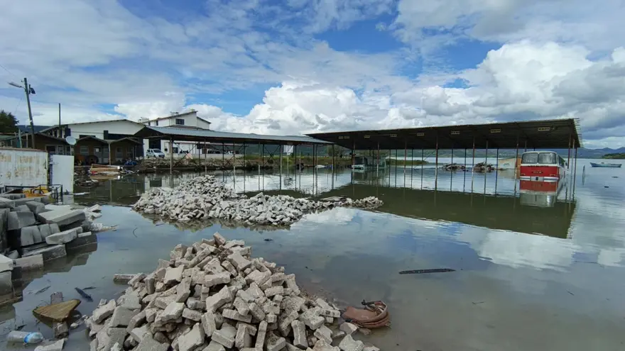 Almus Barajı doldu taştı. Çocuk parkı ve otopark sular altında kaldı 7 Almus Barajı doldu taştı. Çocuk parkı ve otopark sular altında kaldı 7