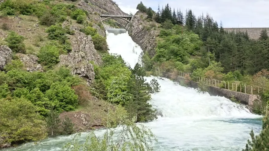 KONTROLLÜ SU TAHLİYESİ SÜRÜYOR 1 KONTROLLÜ SU TAHLİYESİ SÜRÜYOR 1
