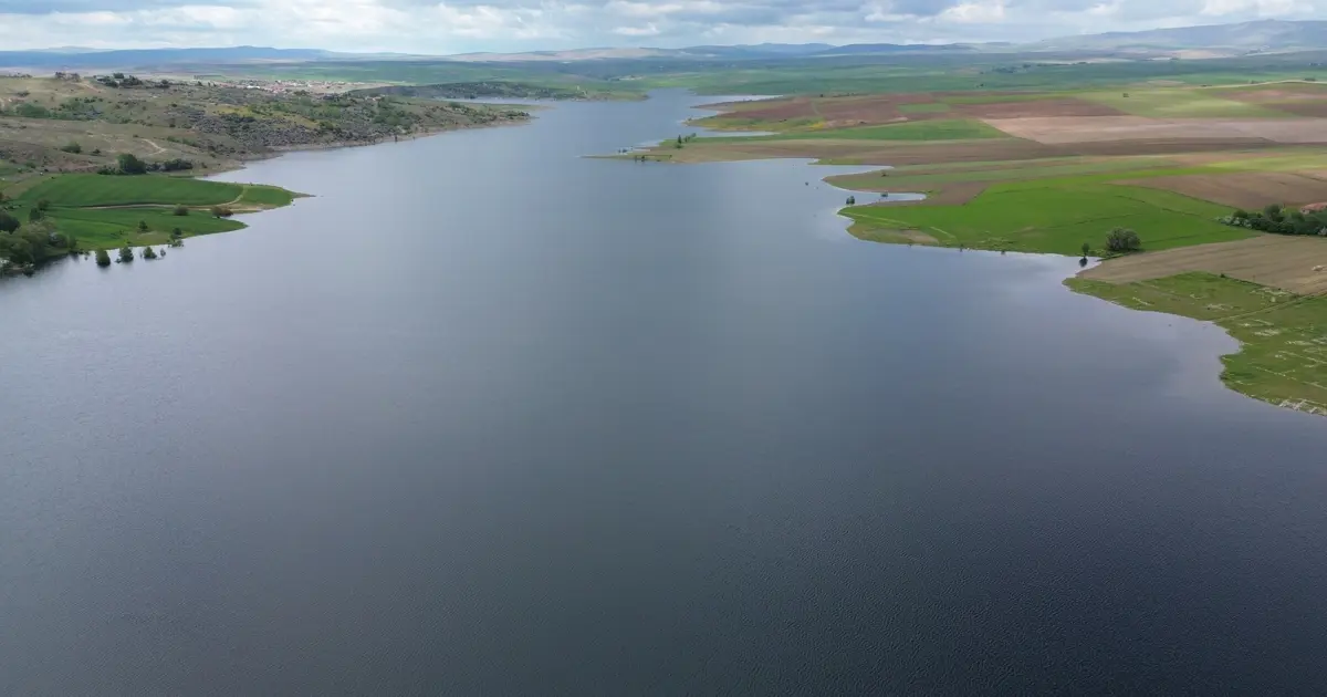 Eski yerleşim yeri suya gömüldü, baraj suları yeniden yükseldi