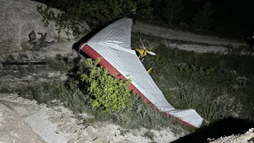Turist taşıyan microlight acil iniş yaptı