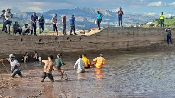 Serinlemek için gölete giren 2 çocuk boğuldu