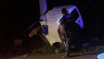 Direğe çarpan araçta 2 ölü, 2 yaralı