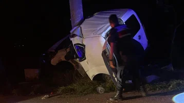 Direğe çarpan araçta 2 ölü, 2 yaralı