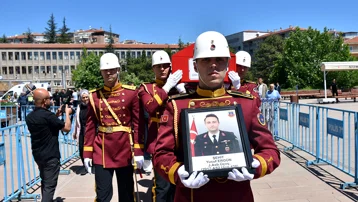 Şehit jandarmaya gözyaşlarıyla veda