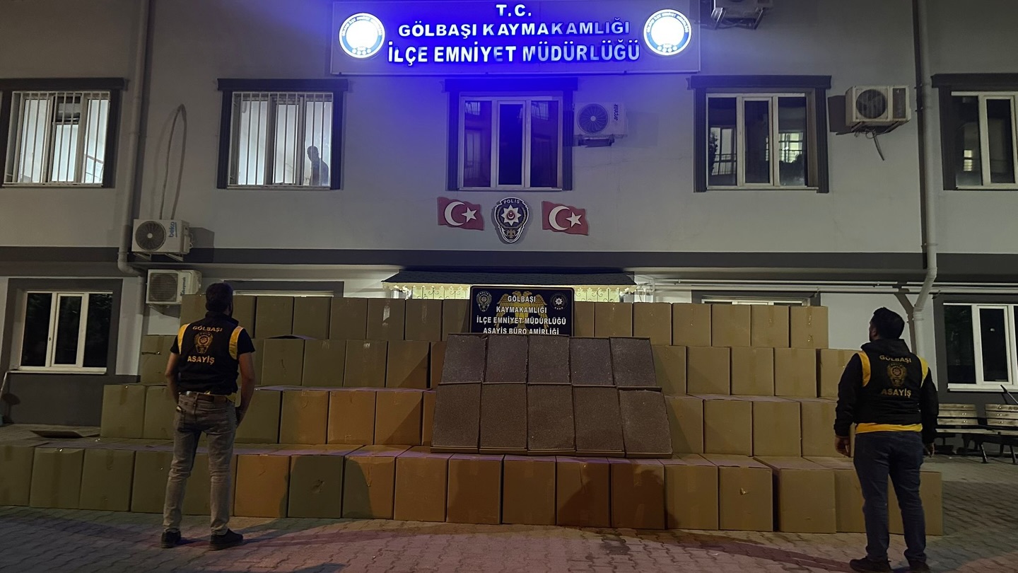 Milyonlarca bandrolsüz sigara ele geçirildi