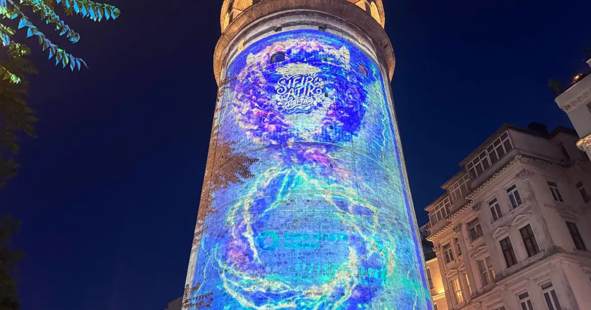 Sıfır Atık Haftası kapsamında Galata Kulesi'nde mapping gösterisi yapıldı