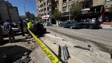 Freni patlayan kamyon ortalığı savaş alanına çevirdi, 10 araca çarpıp durabilirdi. Biri ağır 5 yaralı var