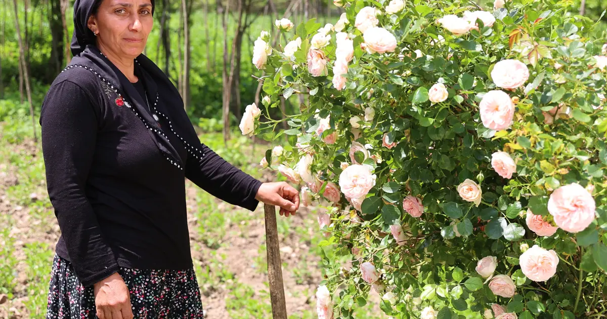 Muhtarın vefatının ardından görevi eşi devraldı; kadınların desteğiyle seçimi kazandı