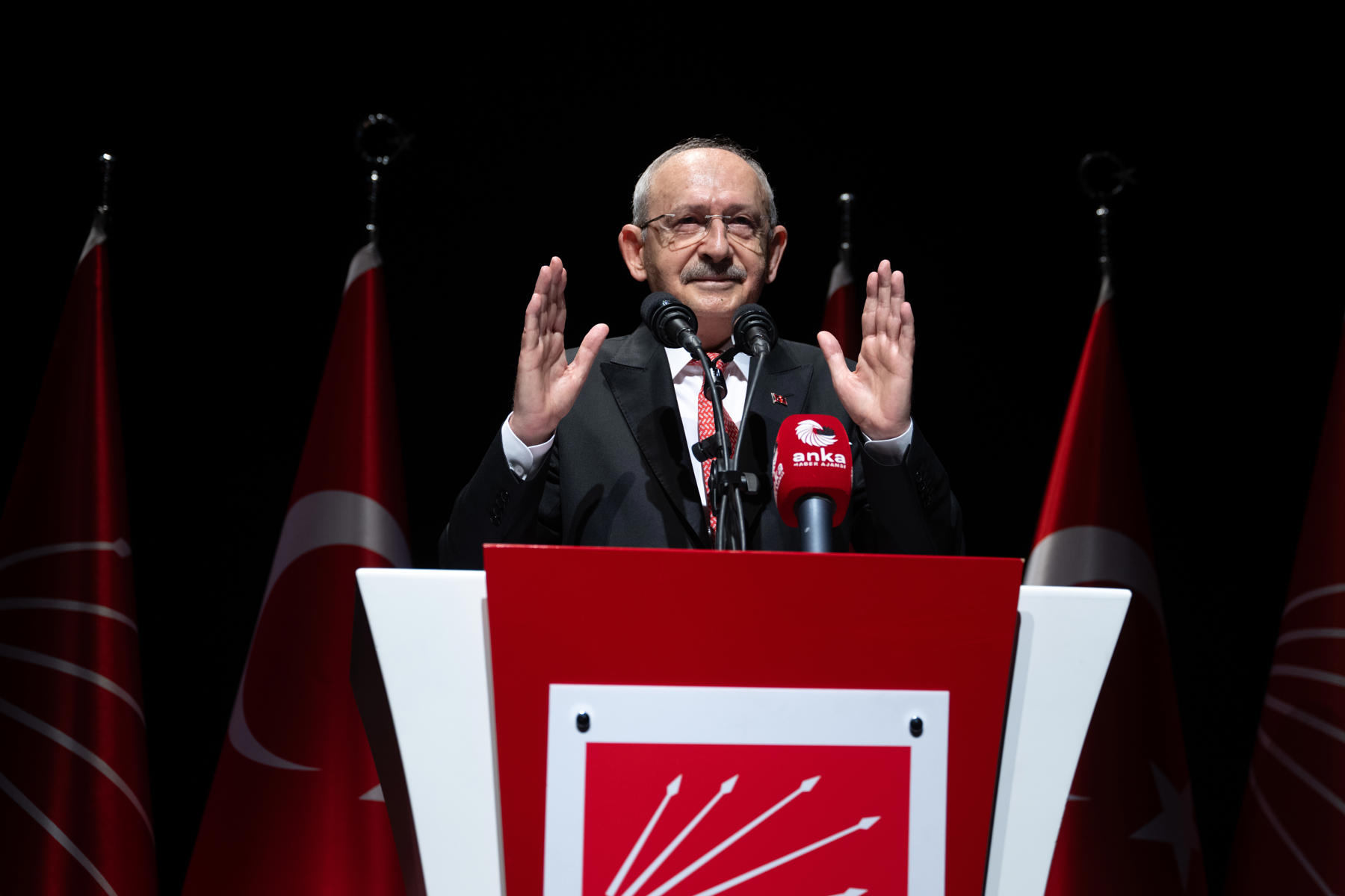 CHP'de gözler saat 13.00'te: Gündem ihraç kararları ve kurultay