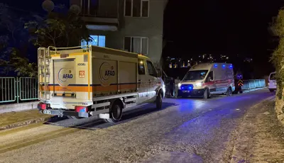 Mutfak tavanındaki sıva düştü. 2 katlı bina tahliye edildiKocaeli'nin İzmit ilçesinde, bir dairenin mutfak tavanındaki sıvanın düşmesi nedeniyle 2 katlı bina tahliye edildi.