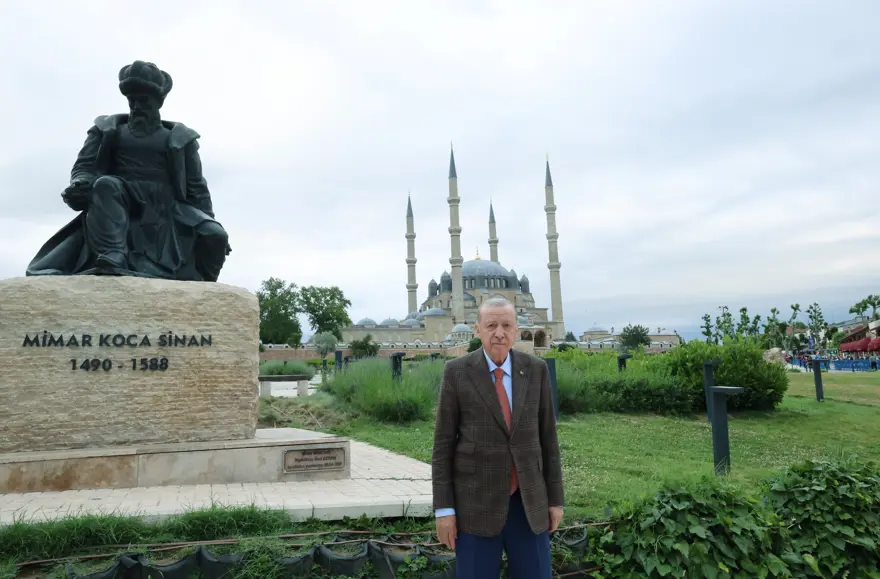 Cumhurbaşkanı Erdoğan, kafede vatandaşlarla sohbet etti gorsel