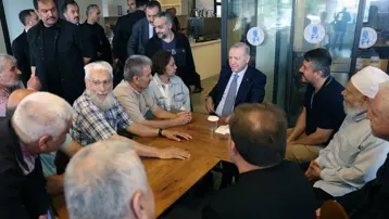 Cumhurbaşkanı Erdoğan Beyoğlu'nda vatandaşlarla buluştu