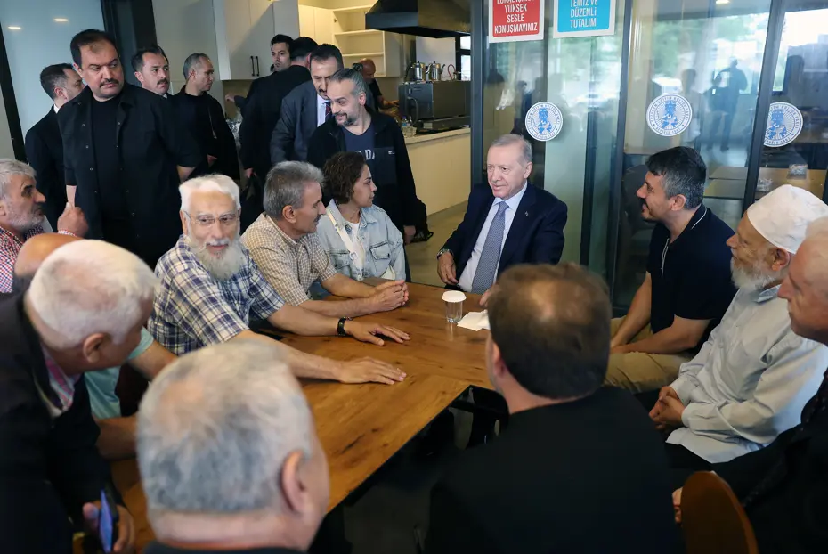 Cumhurbaşkanı Erdoğan Beyoğlu'nda vatandaşlarla buluştu