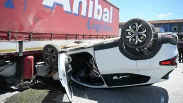 TIR'la çarpışan araç devrildi. 1 ölü, 2 yaralı