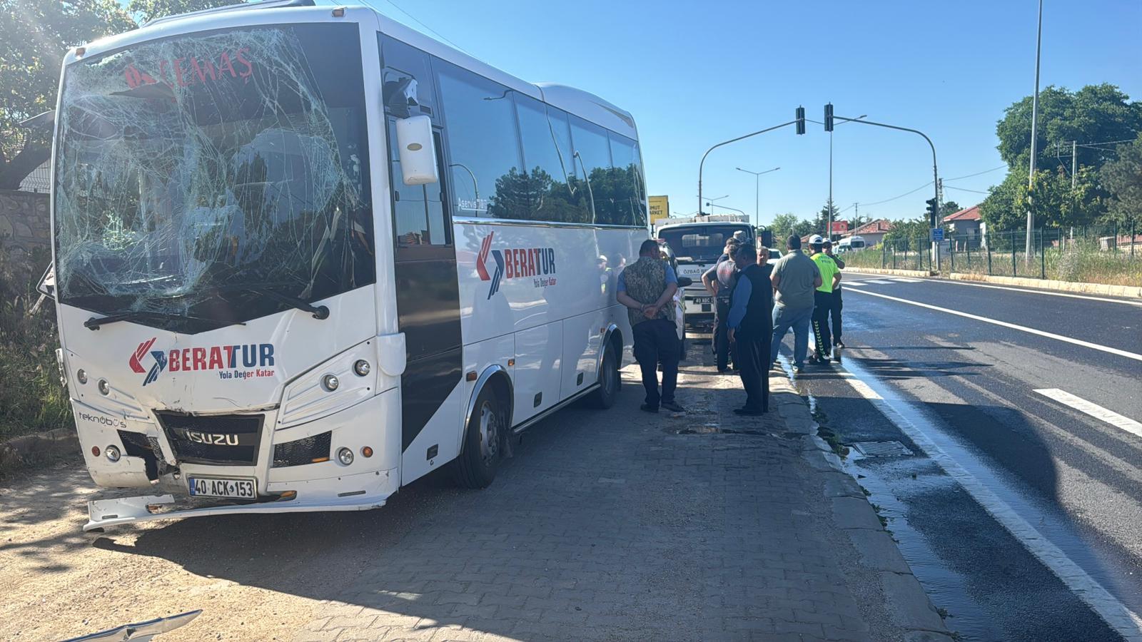 Kırşehir'de işçi servisleri çarpıştı: 42 yaralı