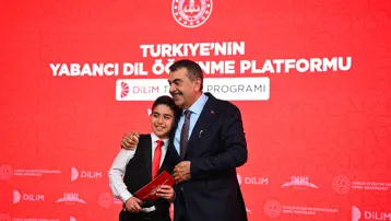 MEB'den yapay zeka ile İngilizce desteği. DİLİM kullanılma sunuldu