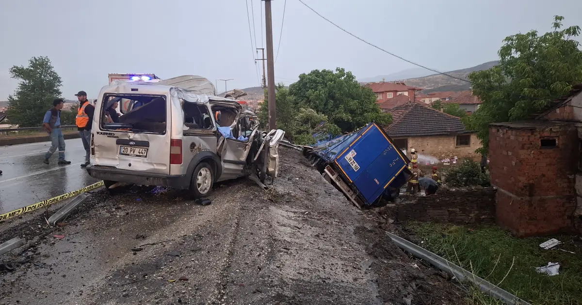 Kula'da zincirleme kaza. 2 ölü, 4 yaralı