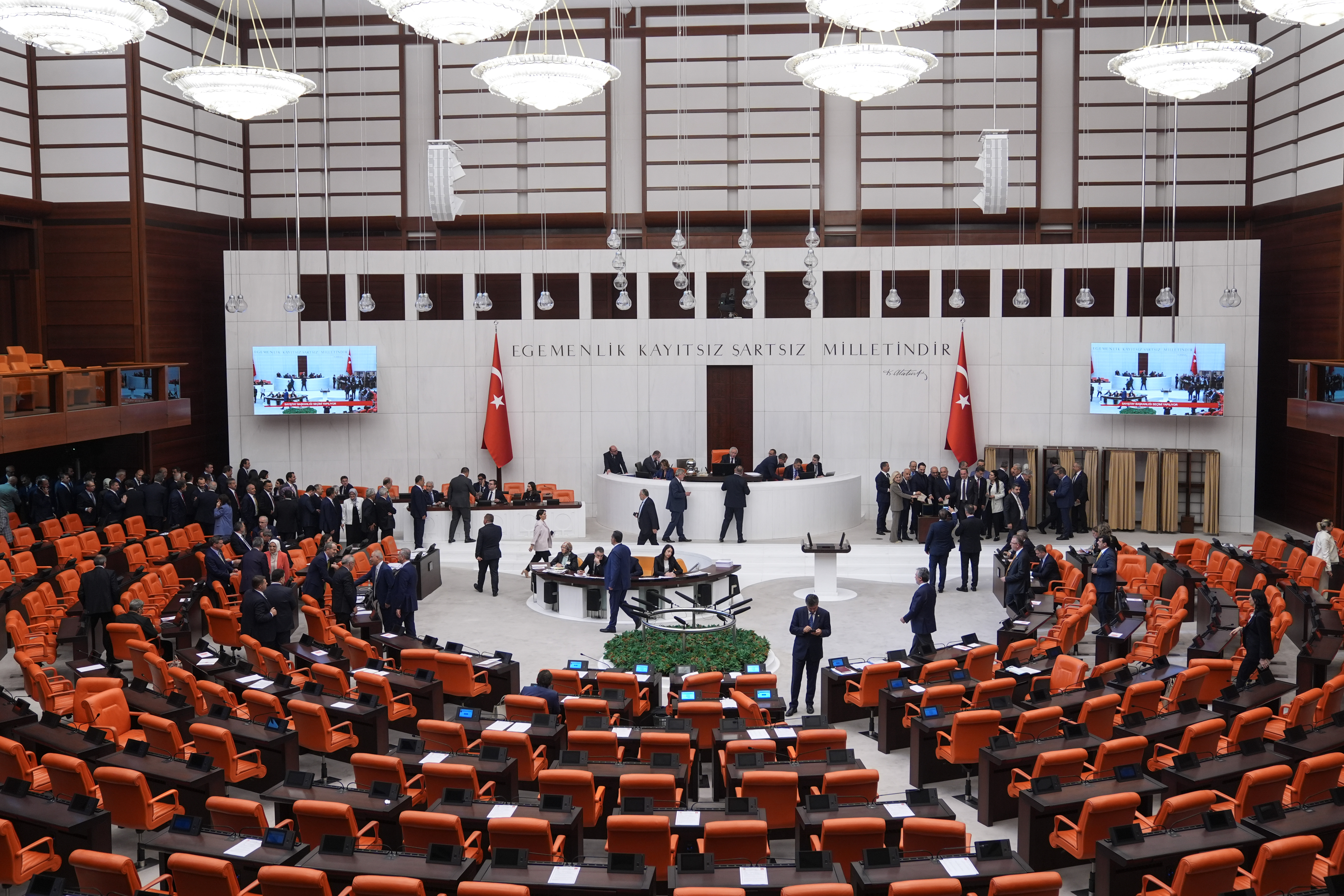 Meclis'te sandalye dağılımı değişti