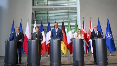 Macron ve Merz, Ankara'daki NATO Zirvesi hakkında konuştu