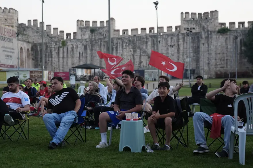 Millilere son maçta tam destek 1