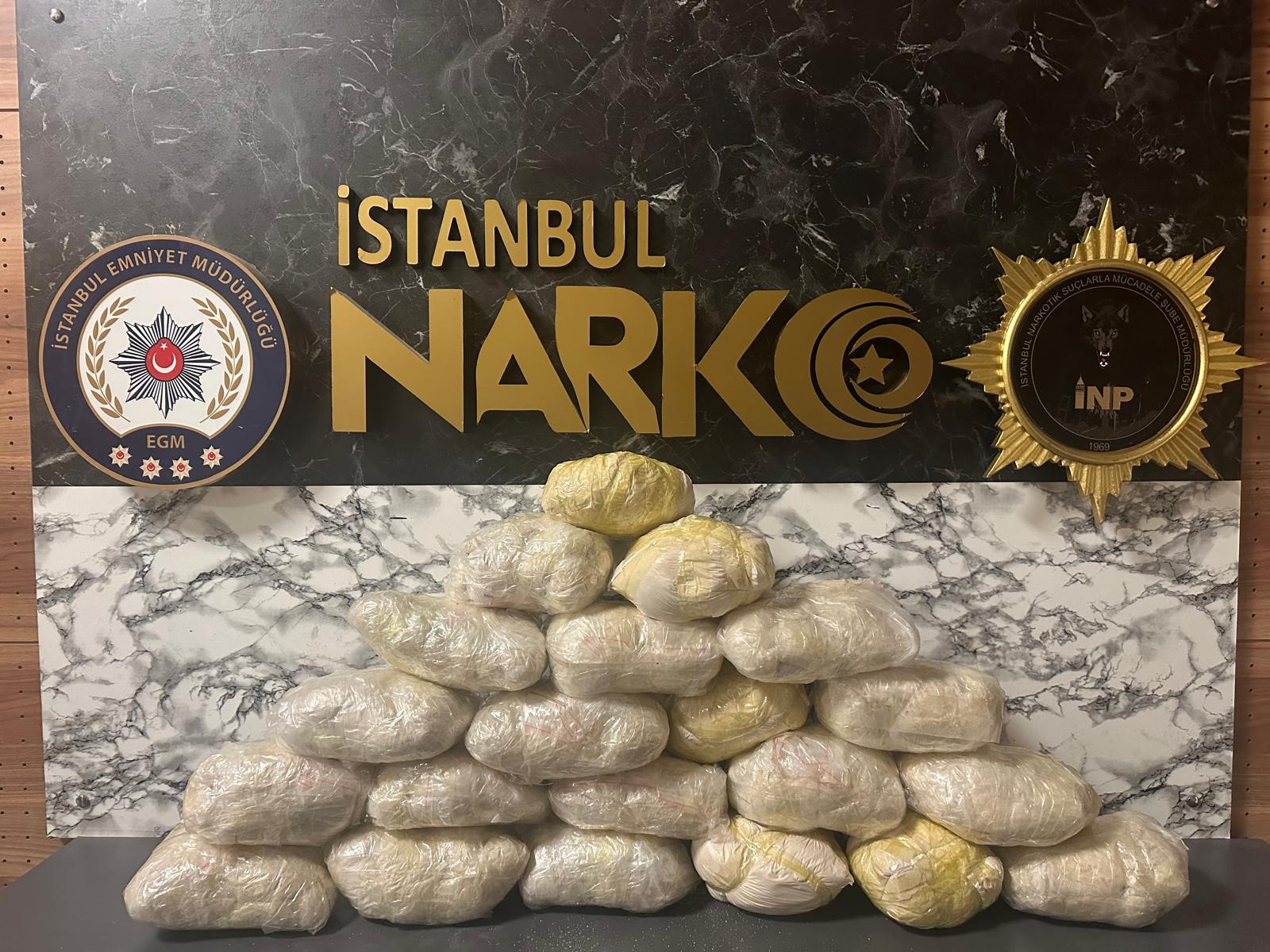 Durdurulan arabadan kilolarca eroin çıktı