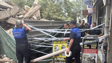 Yıkımı yapılan 6 katlı binada çökme meydana geldi