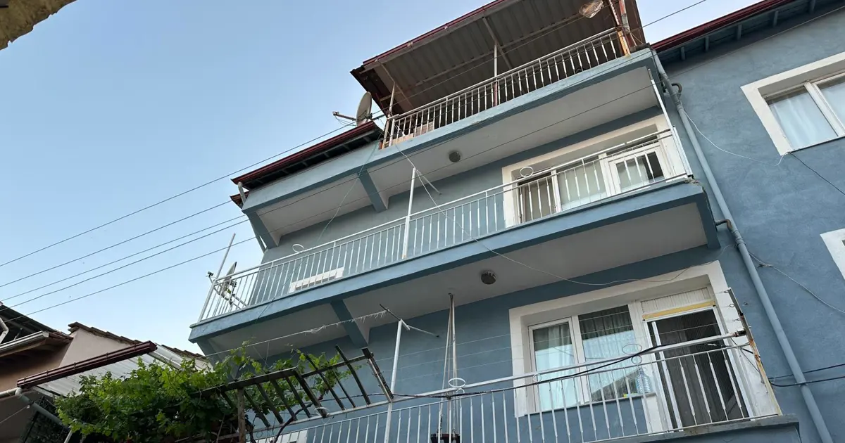 Balkondan düşen kadın hayatını kaybetti