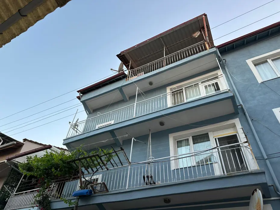 Balkondan düşen kadın hayatını kaybetti