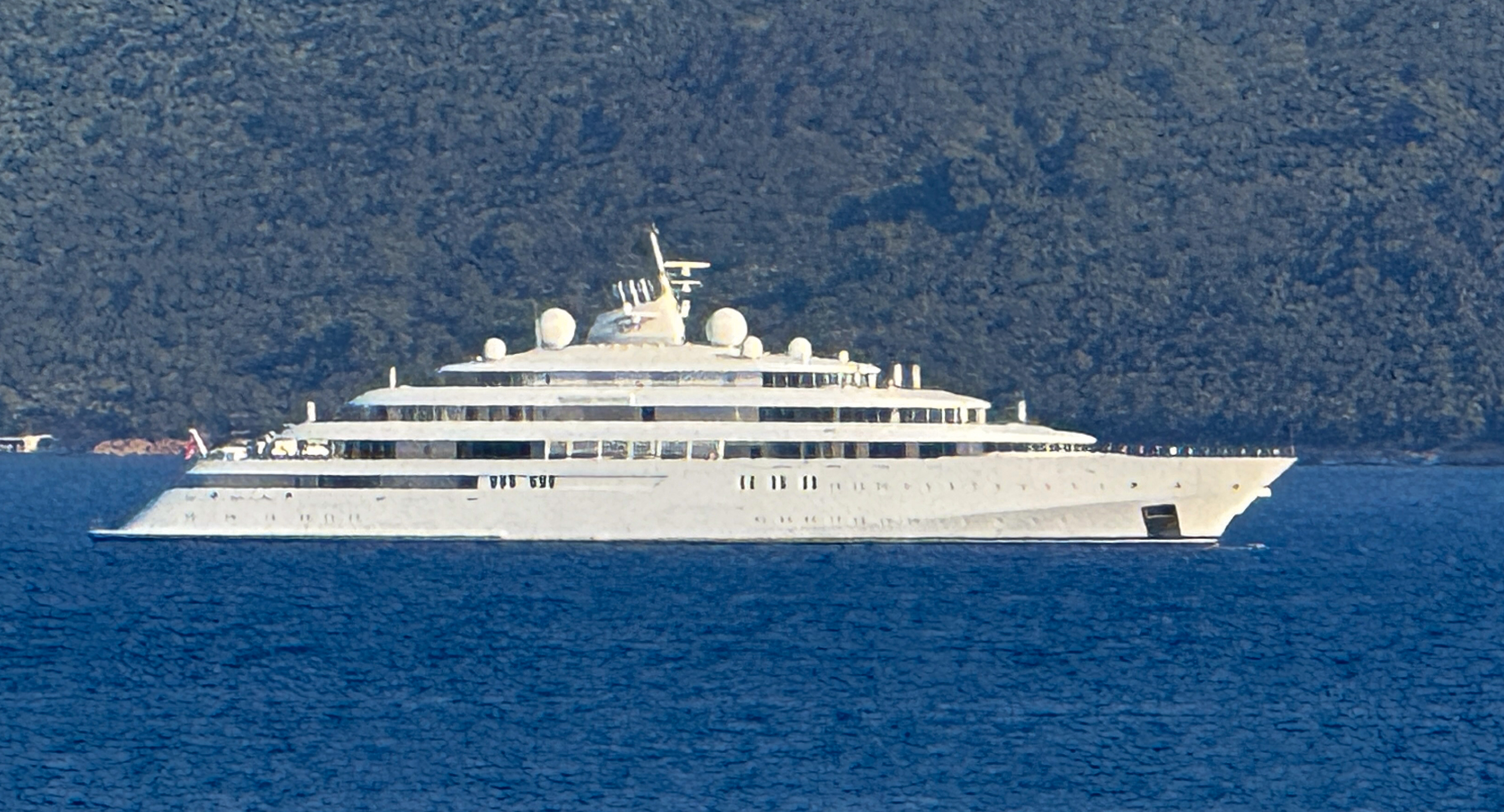 Mega yat "Golden Odyssey" Bodrum açıklarına demirledi