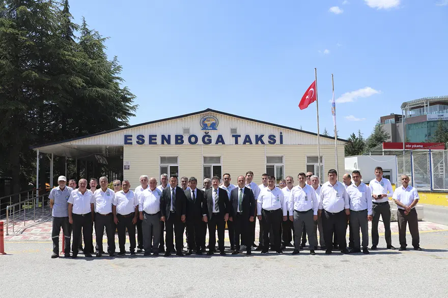 Ankara'da taksicilere NATO Zirvesi düzenlemesi: Kıyafetler değişti, lokumlar hazırlandı Ankara'da taksicilere NATO Zirvesi düzenlemesi: Kıyafetler değişti, lokumlar hazırlandı