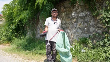Yol kenarında servet buldu, polise teslim etti