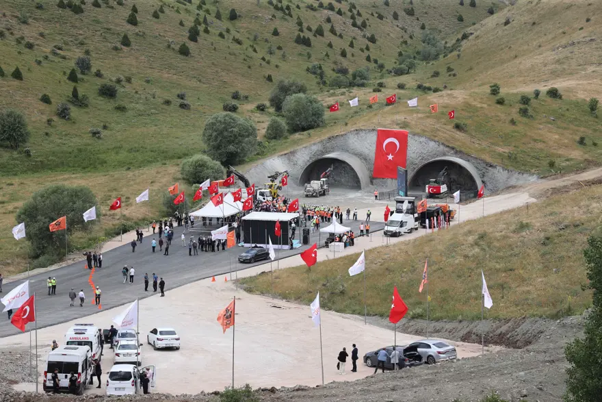 Ölüm virajı kabusu bitecek, yol 5 dakikaya düşecek 3 Ölüm virajı kabusu bitecek, yol 5 dakikaya düşecek 3