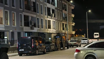 Penceresinden rastgele ateş açtı, mahalleli neye uğradığını şaşırdı