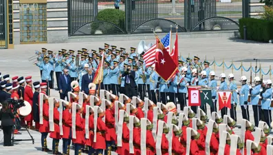 NATO zirvesindeki Mehter ayrıntısı. Devletler 
önce neden müziklerini konuşturur? 