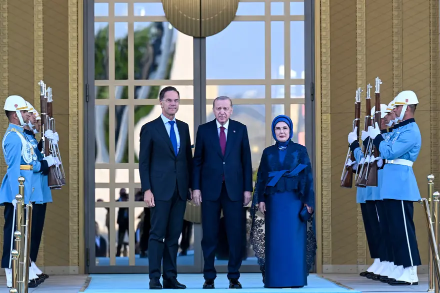 Erdoğan çifti liderleri böyle karşıladı 