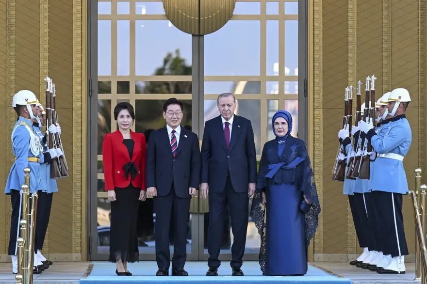 Cumhurbaşkanı Erdoğan ve eşi Emine Erdoğan - Güney Kore Devlet Başkanı Lee Jae Myung ve eşi Kim Hea Kyung 3