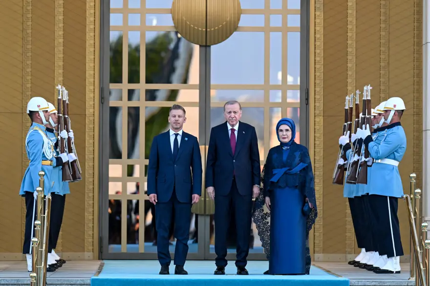 Cumhurbaşkanı Erdoğan ve eşi Emine Erdoğan - Macaristan Başbakanı Peter Magyar 9