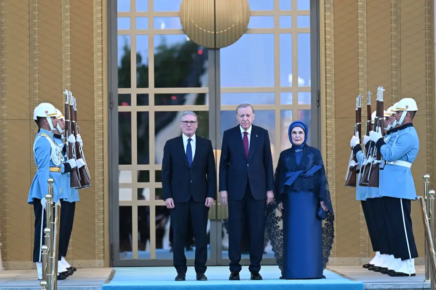Cumhurbaşkanı Erdoğan ve eşi Emine Erdoğan - İngiltere Başbakanı Keir Starmer 18