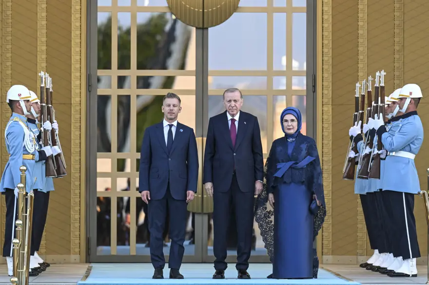 Cumhurbaşkanı Erdoğan ve eşi Emine Erdoğan -  Macaristan Başbakanı Peter Magyar 17